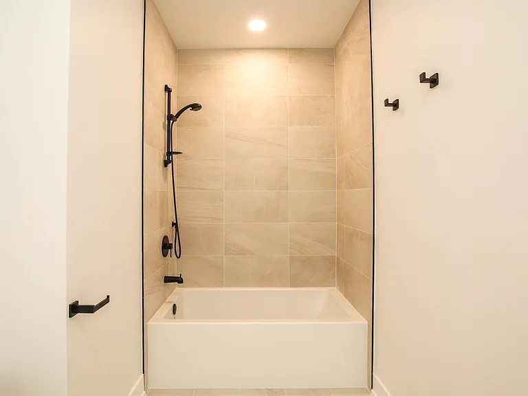 1001 N Milwaukee Ave #204 — Photo 10