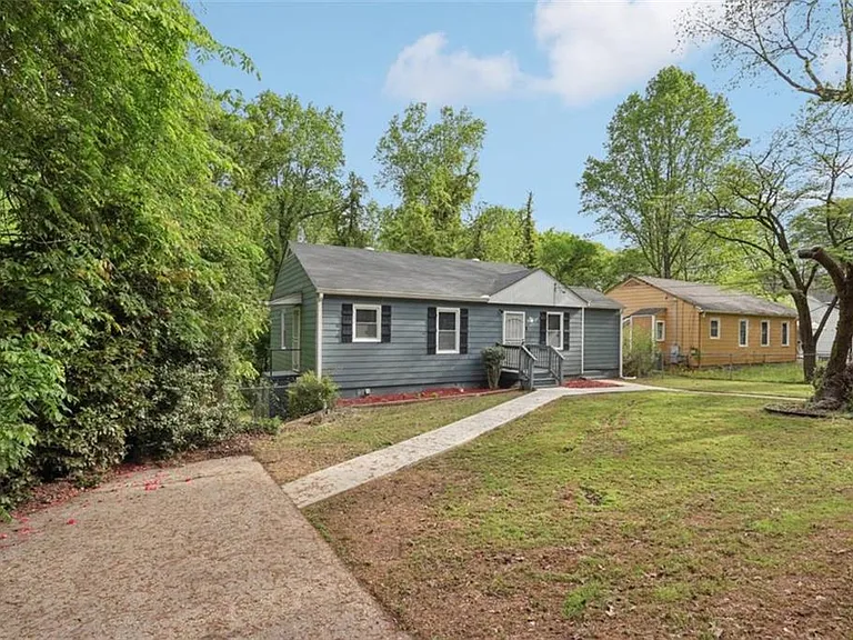 172 Meador Way SE — Photo 2