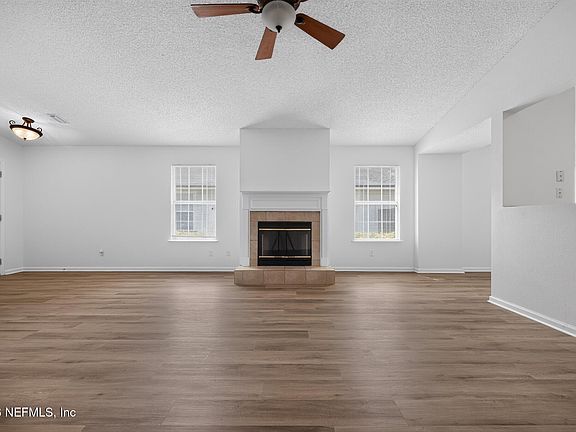 3rd image of 8066 LEAFCREST Drive