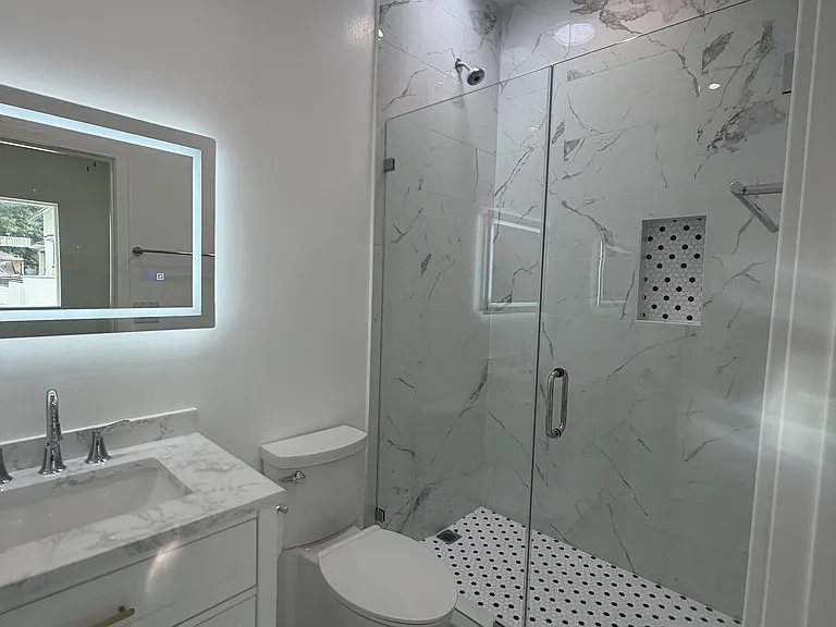 153 E 47th St #153 — Photo 14