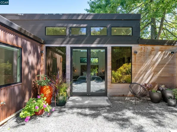 6915 Ridgewood Dr, Oakland, CA 94611