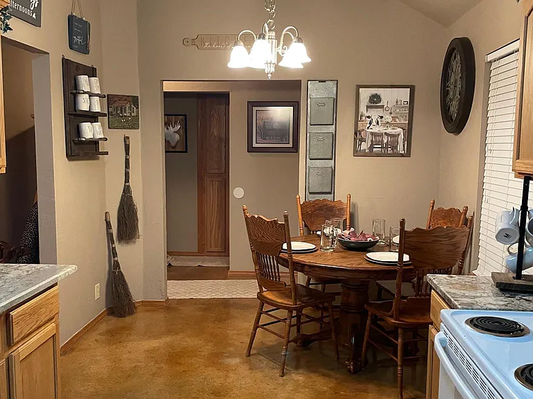 208 S Pleasant Oaks St — Photo 18