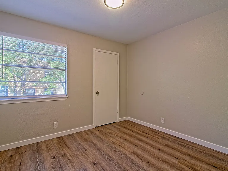 401 Hedgewood Dr #C — Photo 17