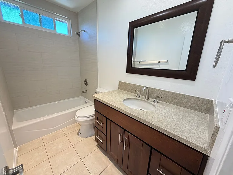2210 Vanderbilt Ln — Photo 15