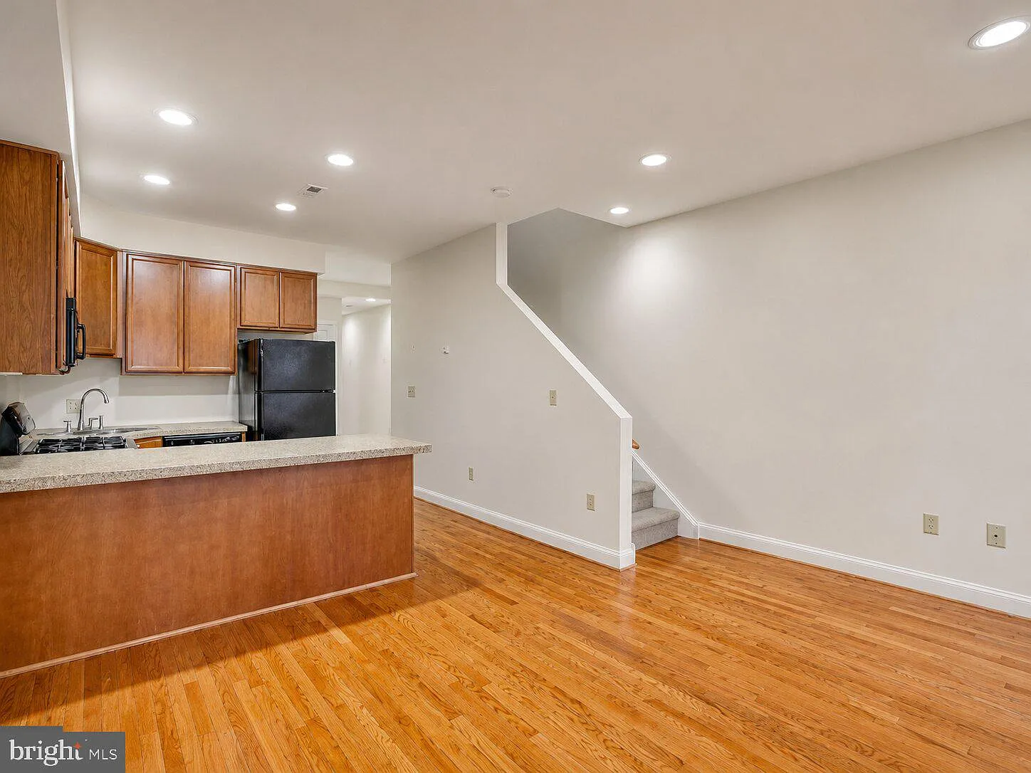 3 bed, 2176 sqft, $2,350 — Photo 2