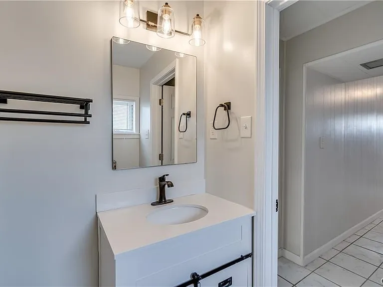 822 Lawrence St — Photo 25