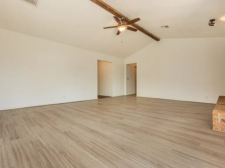 1006 W Neptune Rd — Photo 3