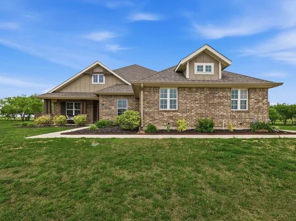 5013 Diamond Dr, Sanger, TX 76266