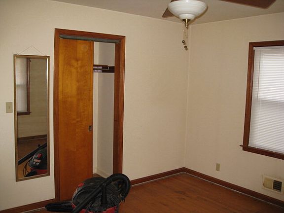 5th image of 947 Summit Dr