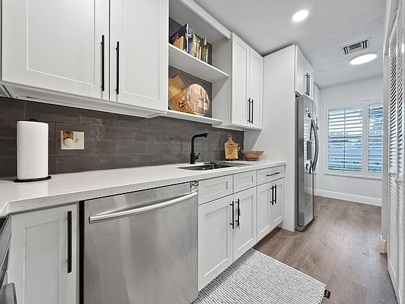 3rd image of 1021 Flame Vine Avenue #203