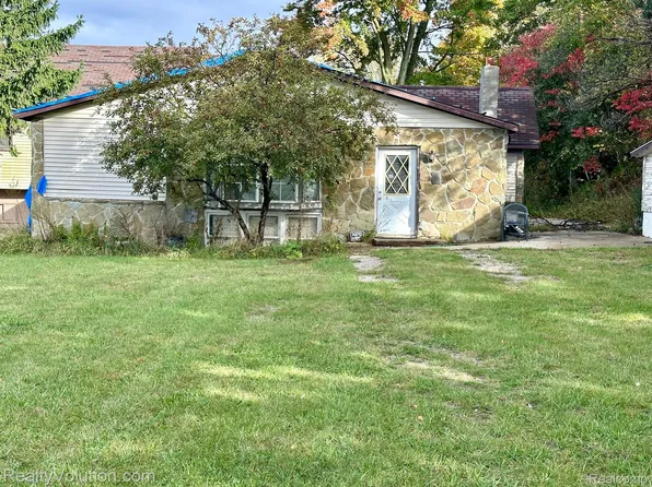 5436 Reynolds Rd, Marlette, MI 48453