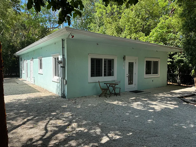 247 Bay Dr — Photo 19