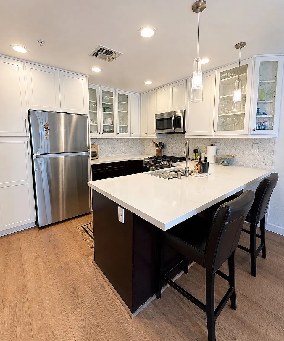 2 bed, 2.5 bath, 1050 sqft, $4,250 — Photo 1