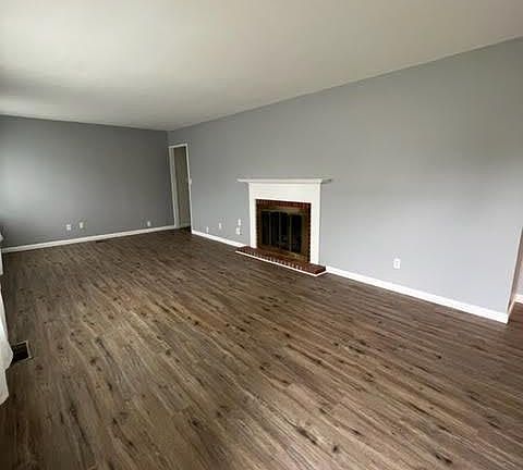 4th image of 700 Hollendale Dr