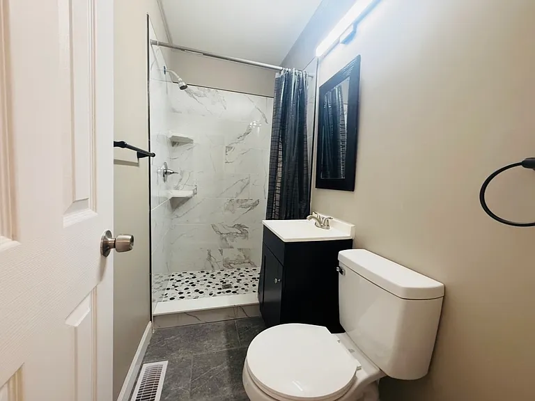 304 E Barr St — Photo 9