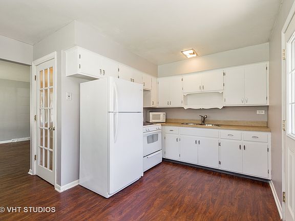 3rd image of 25 W Plymouth St