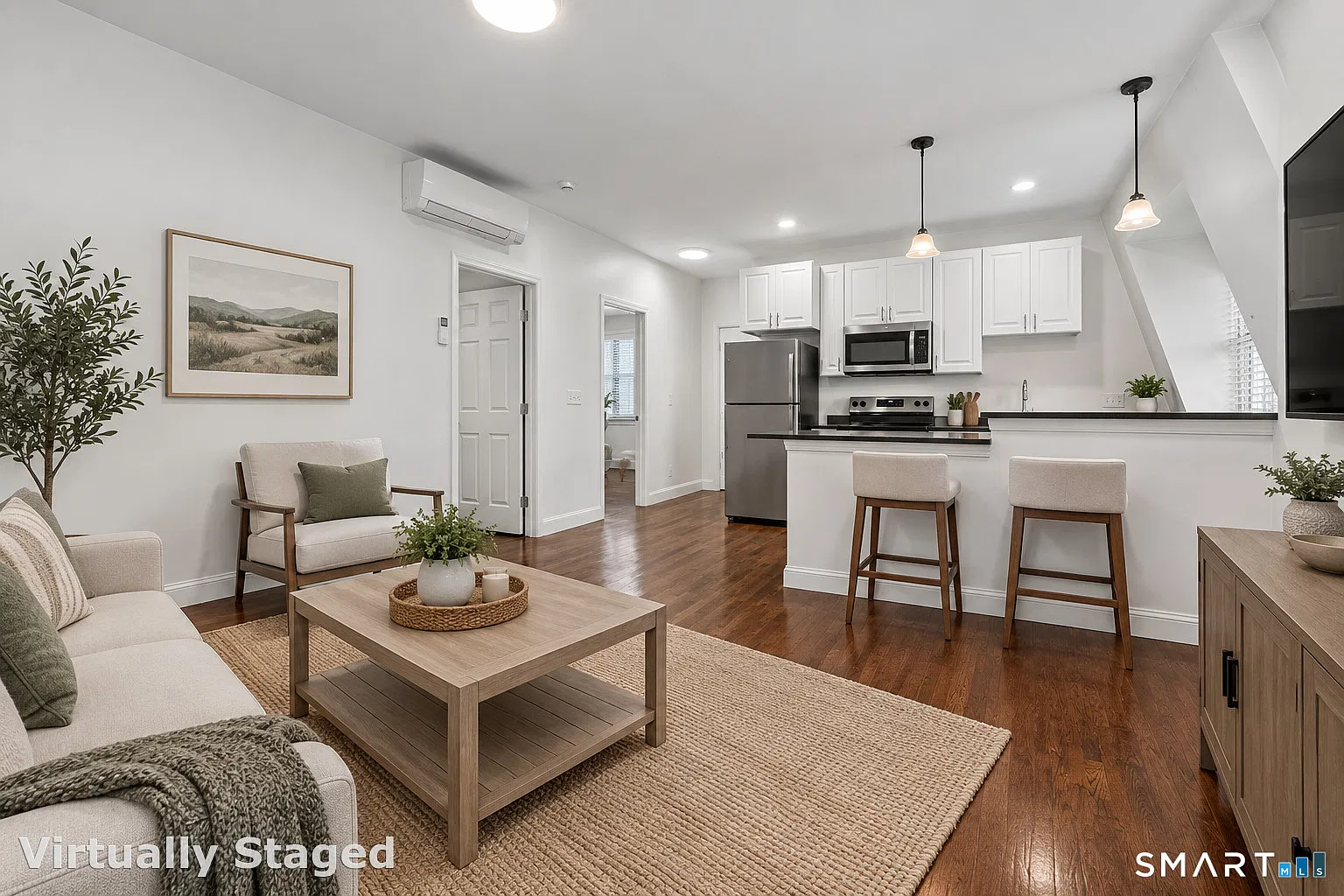 3 bed, 1.0 bath, 850 sqft, $2,200 — Photo 1