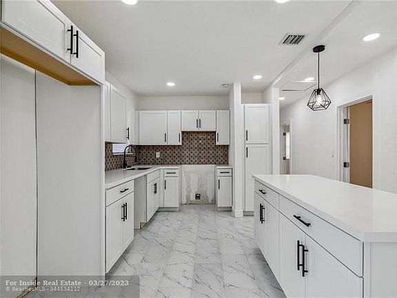 4th image of 1527 NW 11th Pl