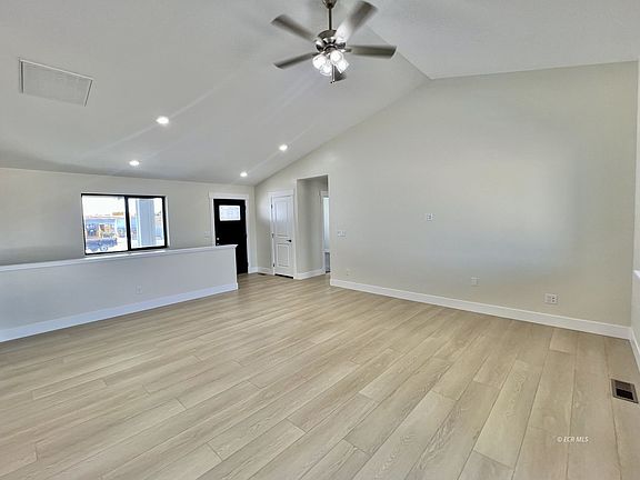 5th image of 4449 York Blvd