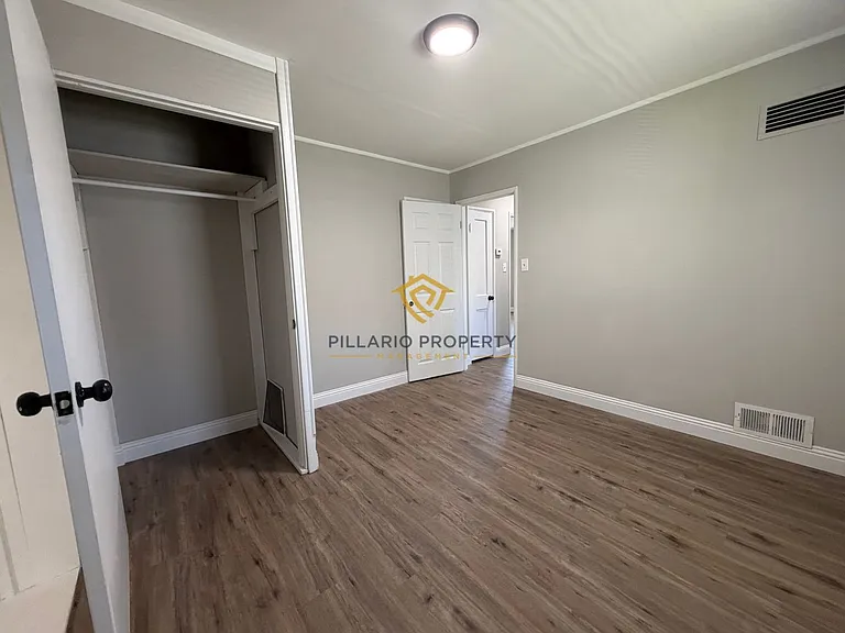 2220 E 46th St — Photo 12