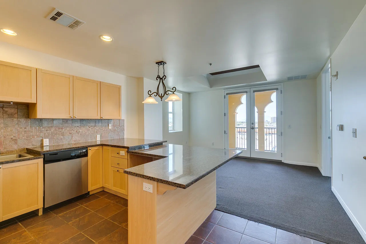 2 bed, 899 sqft, $1,650 — Photo 1