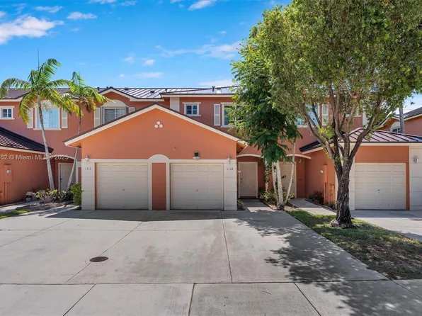 1114 NW 100th Ave, Pembroke Pines, FL 33024