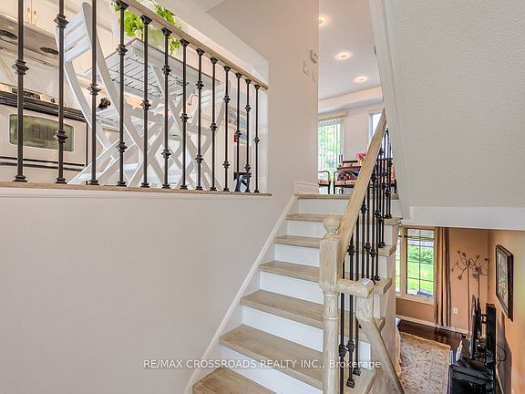 4th image of 8 Larissa Ct