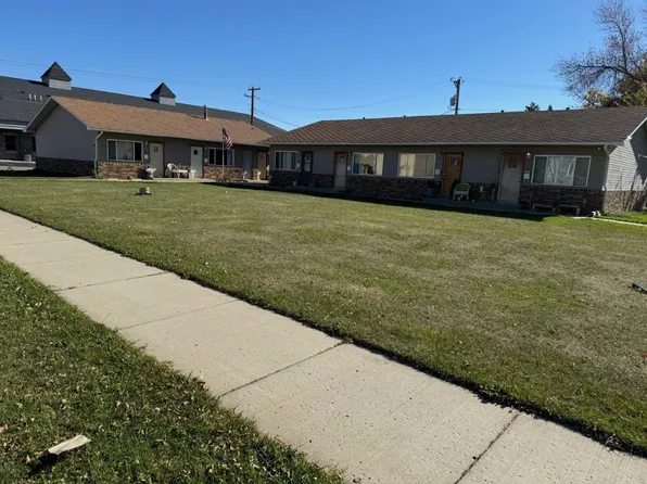 317 17th Ave SW, Minot, ND 58701