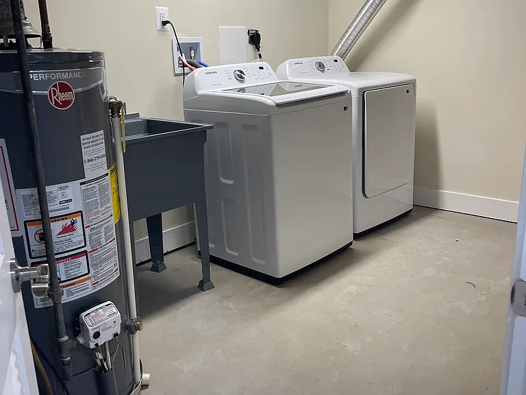 Laundry - Washer/Dryer/Wash sink