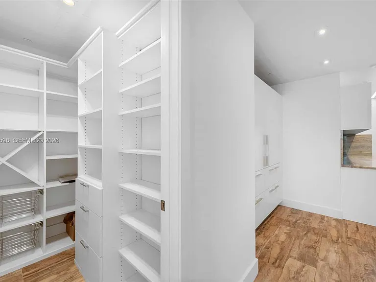 650 NE 32nd St #Penthouse 5201 — Photo 12