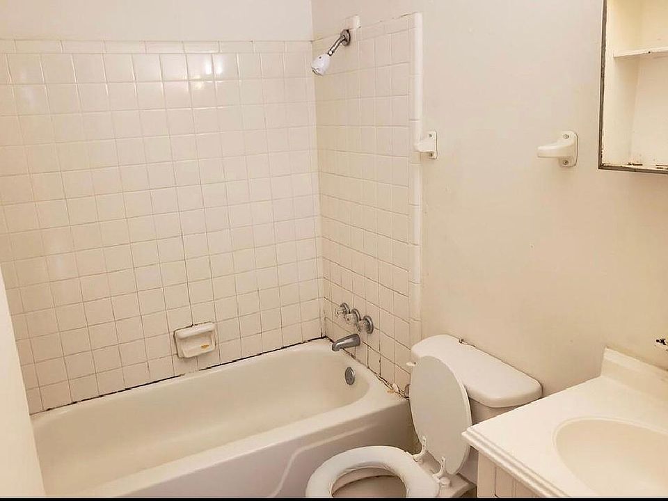 2nd image of 3006 Jim Lee Rd #A
