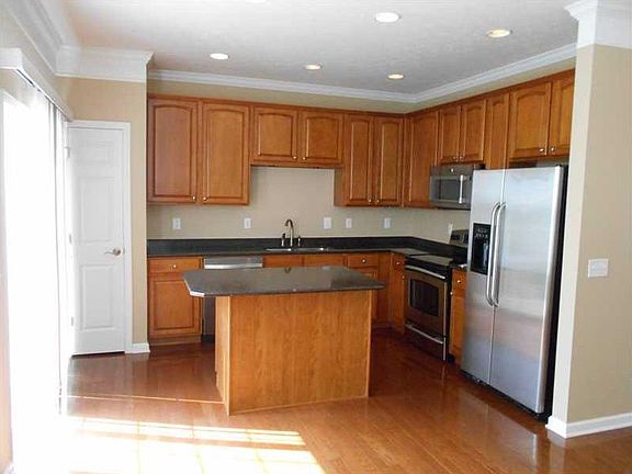 4th image of 13382 Golden Gate Dr W