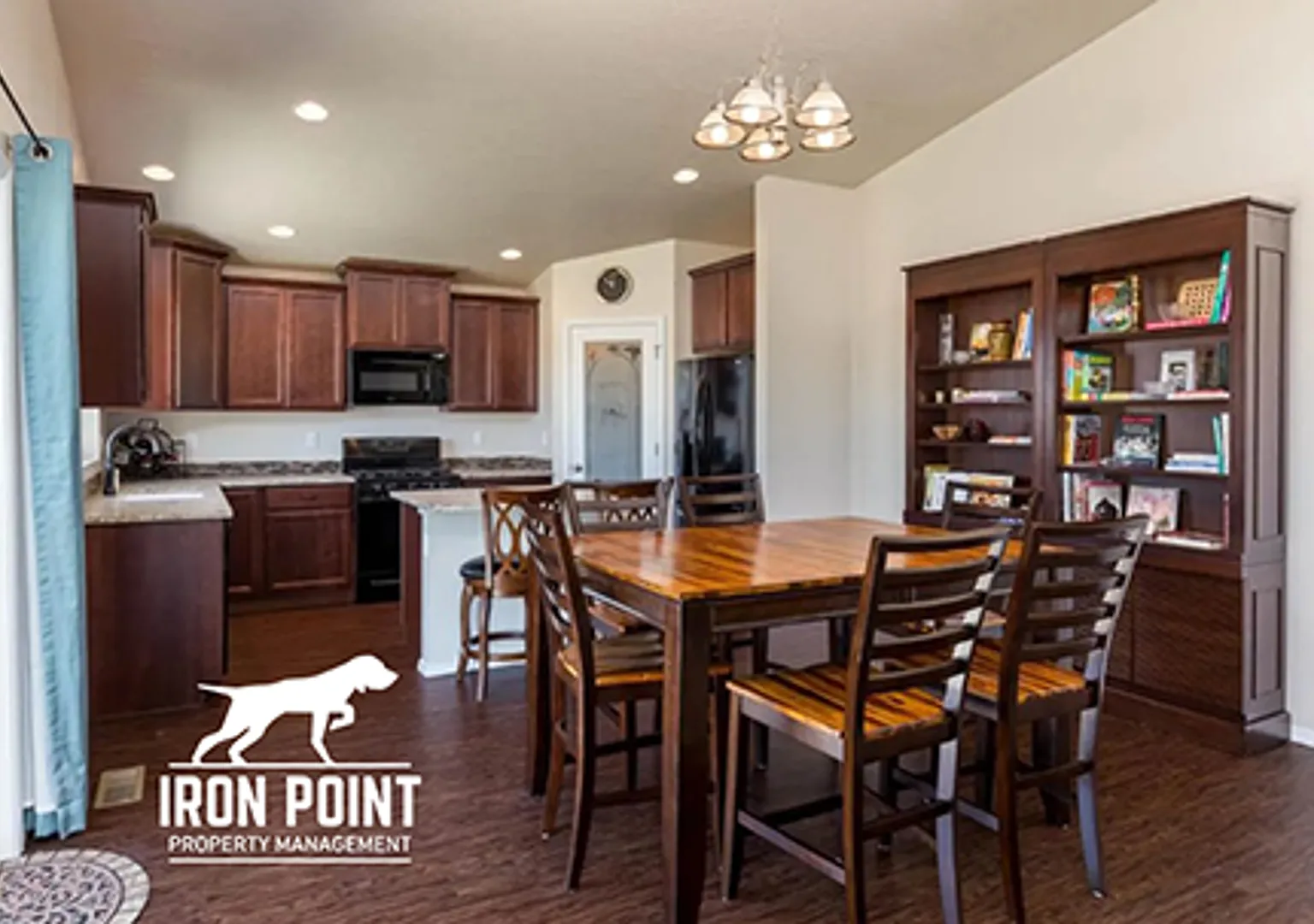3bed/2bath in Nampa-Landsacping included plus fenced yard, gas fireplace, & 2 car garage. — Photo 2