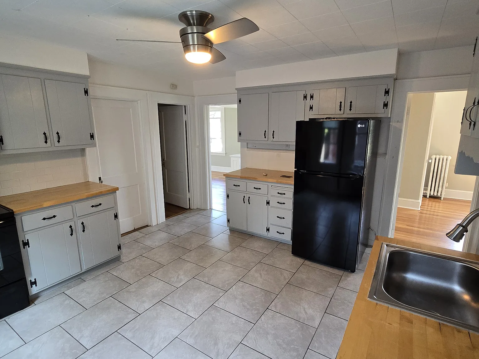 3 bed, $1,995 — Photo 1