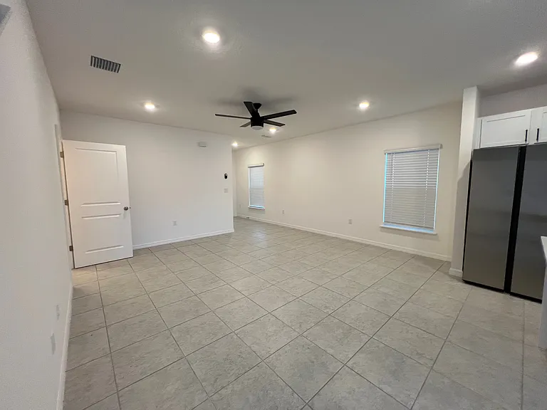 3904 Academia Ave — Photo 6