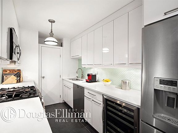 2nd image of 18 Charlton St Unit 4H