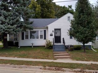 284 33rd Ave N, Clinton, IA 52732