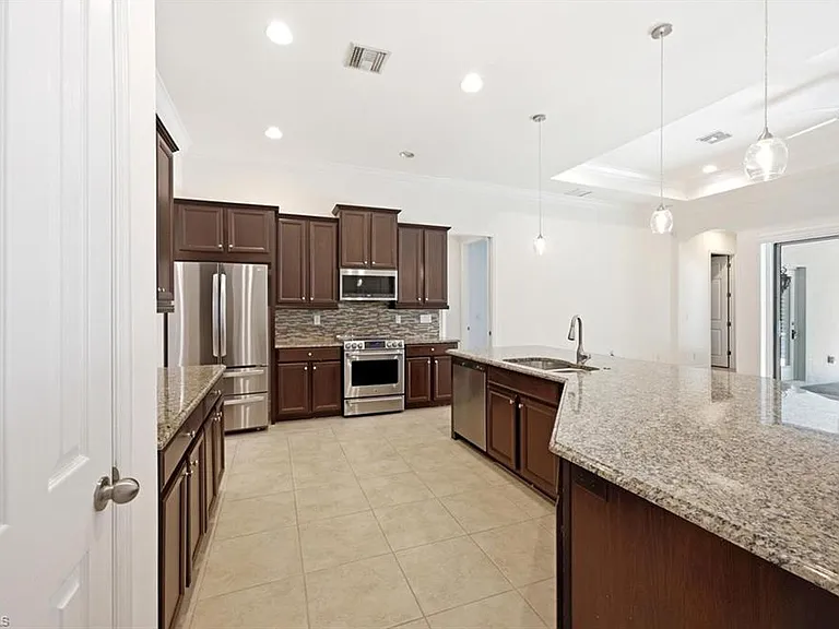 6853 Il Regalo Cir — Photo 8