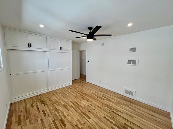 3rd image of 6100-6106 Woodman Ave #6106-5