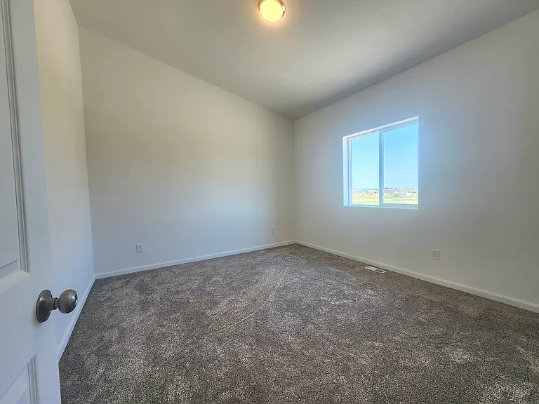 673 E Laporte Dr — Photo 8