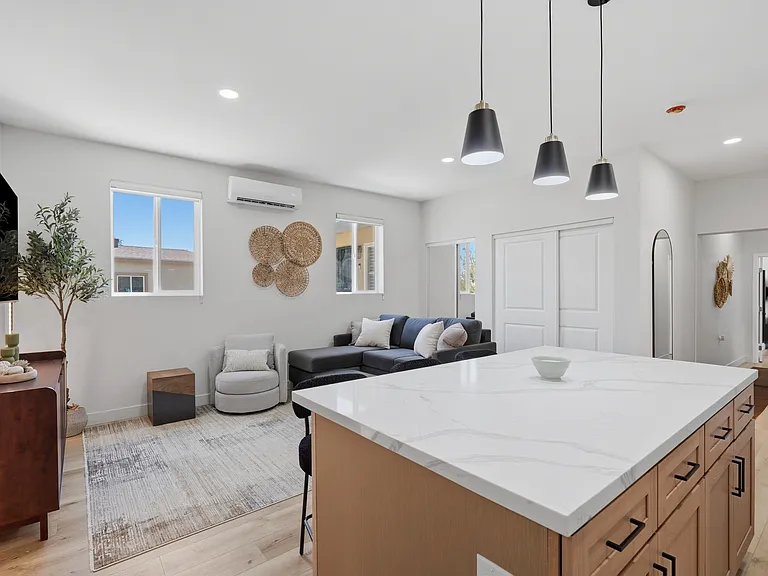 1038 2nd Ave — Photo 11