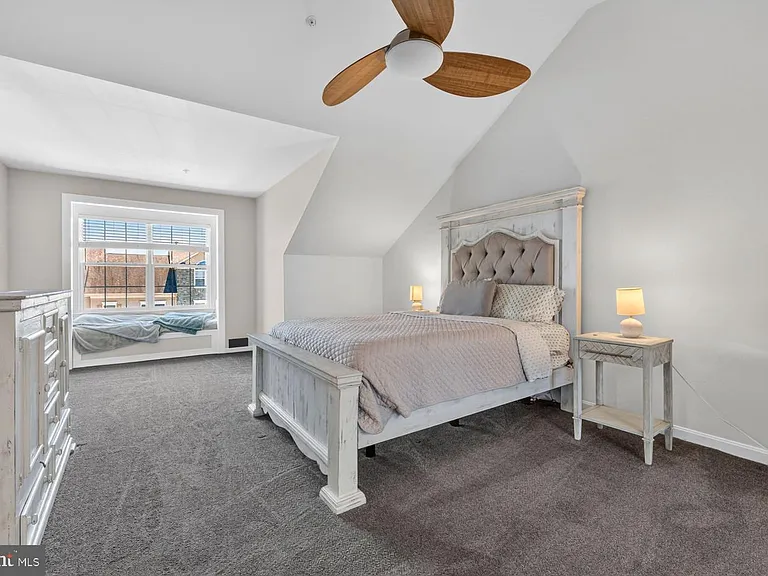121 Polo Way — Photo 31