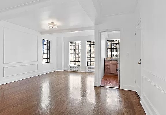 4th image of 10 Park Ave #14J