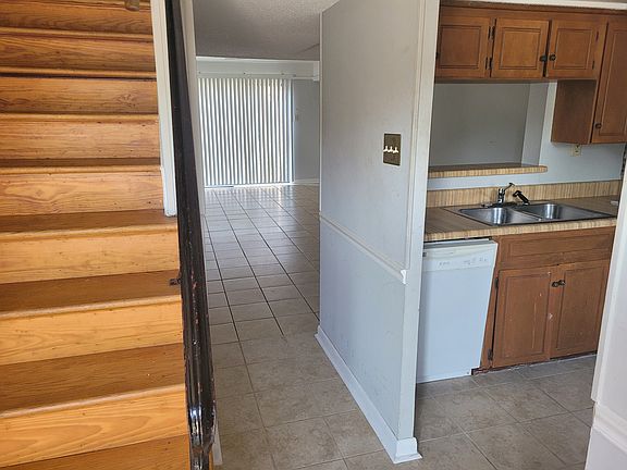 2nd image of 2530 E North St Unit 11-F