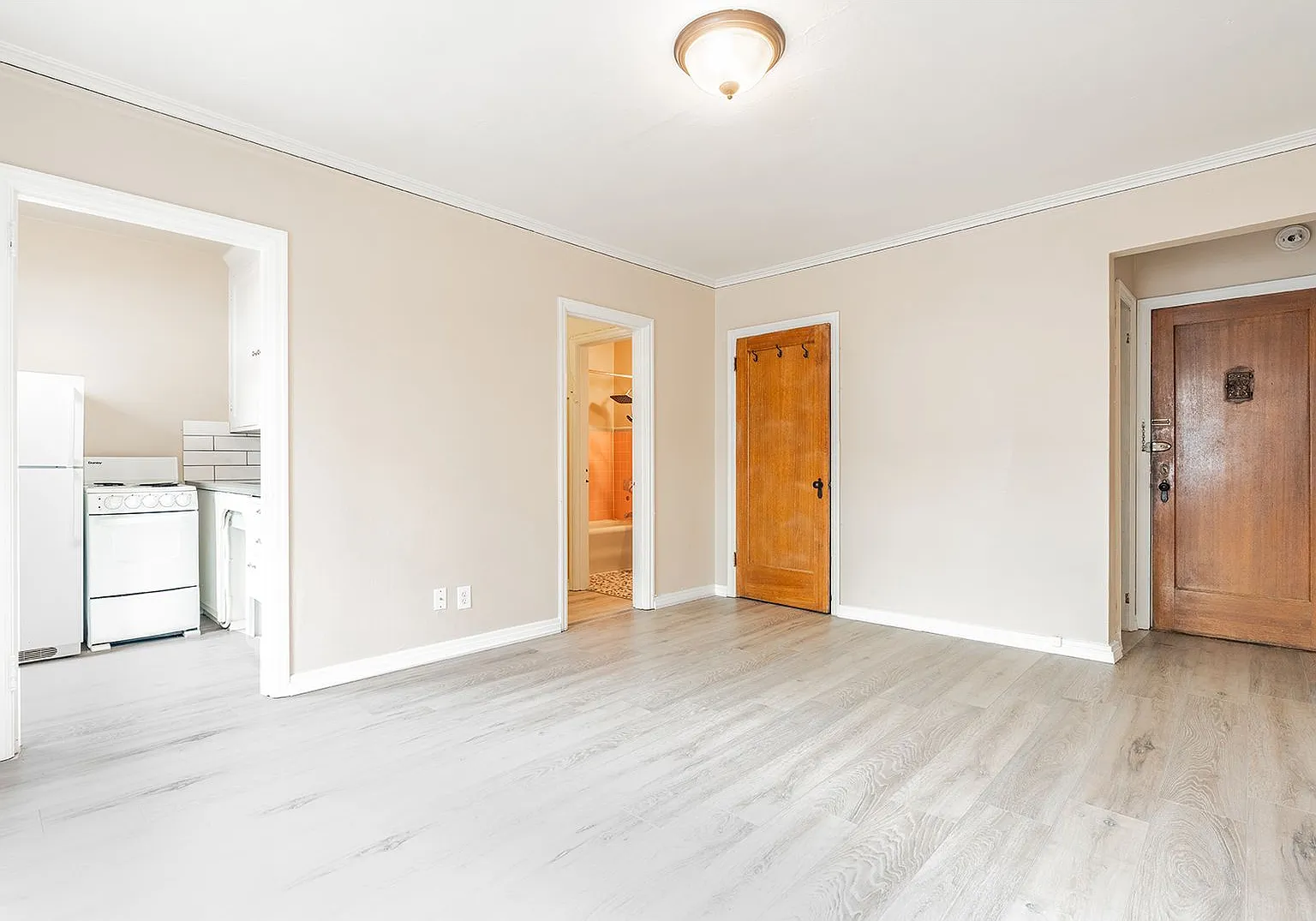 Spacious Units in a Vintage Brick Building- Walk to Seattle Center, Shops,and Restaurants! — Photo 1