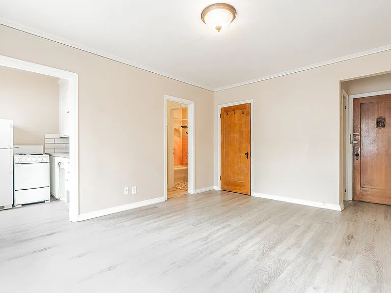 Spacious Units in a Vintage Brick Building- Walk to Seattle Center, Shops,and Restaurants! — Photo 1