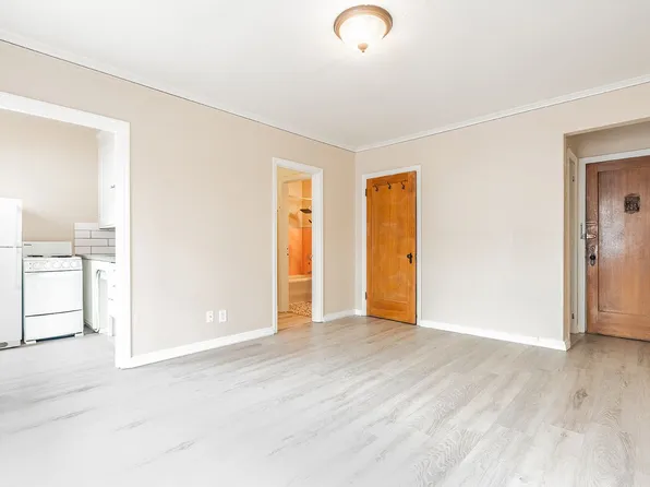 Spacious Units in a Vintage Brick Building- Walk to Seattle Center, Shops,and Restaurants!