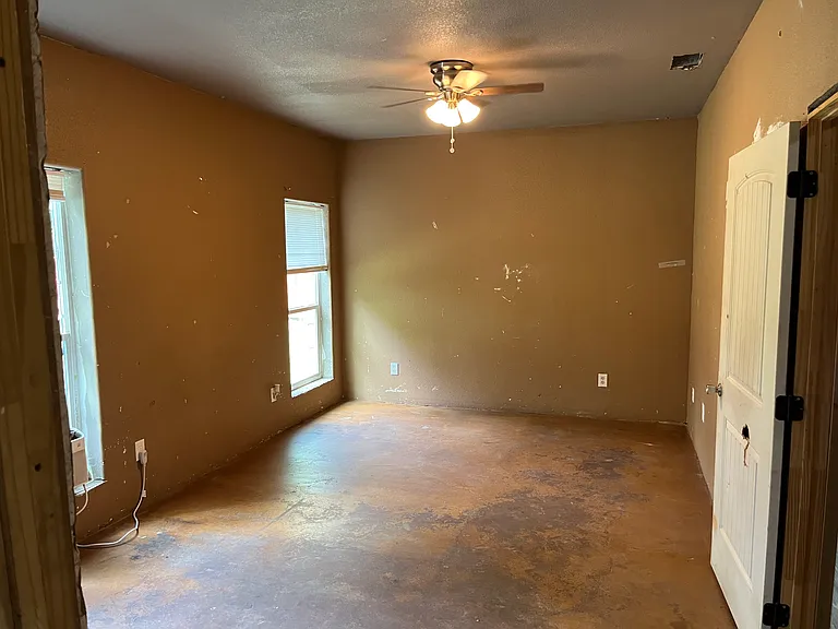 661 E Crow St — Photo 15