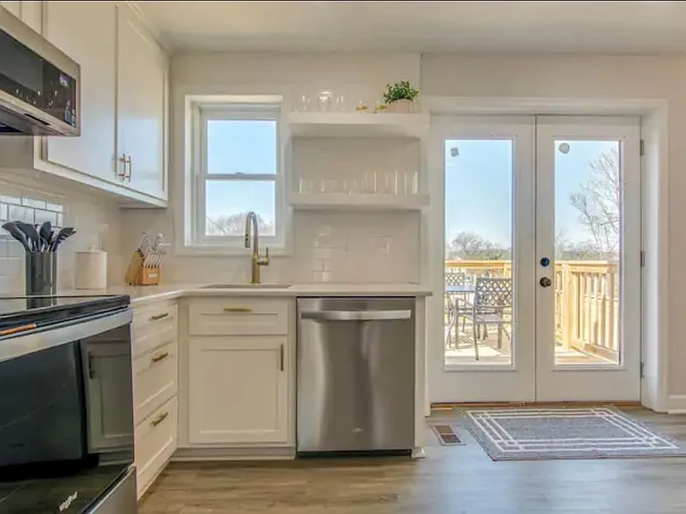 2117 Gladstone Ave — Photo 17