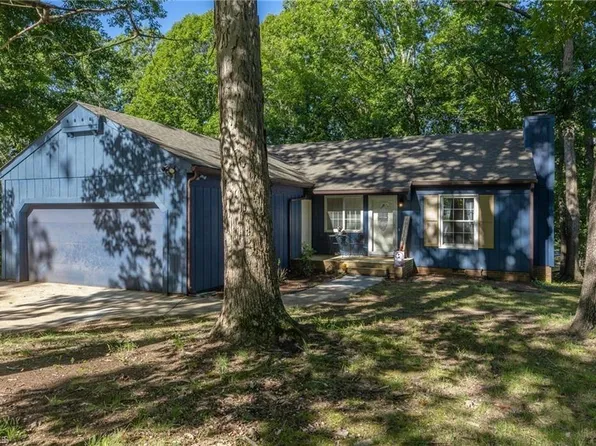 121 Eisenhower Ct, Eden, NC 27288